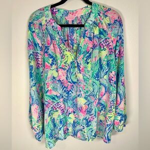 Lilly Pulitzer Silk Elsa Mermaids Cove Blouse Size XL
100% Silk. Gorgeous Fun!
